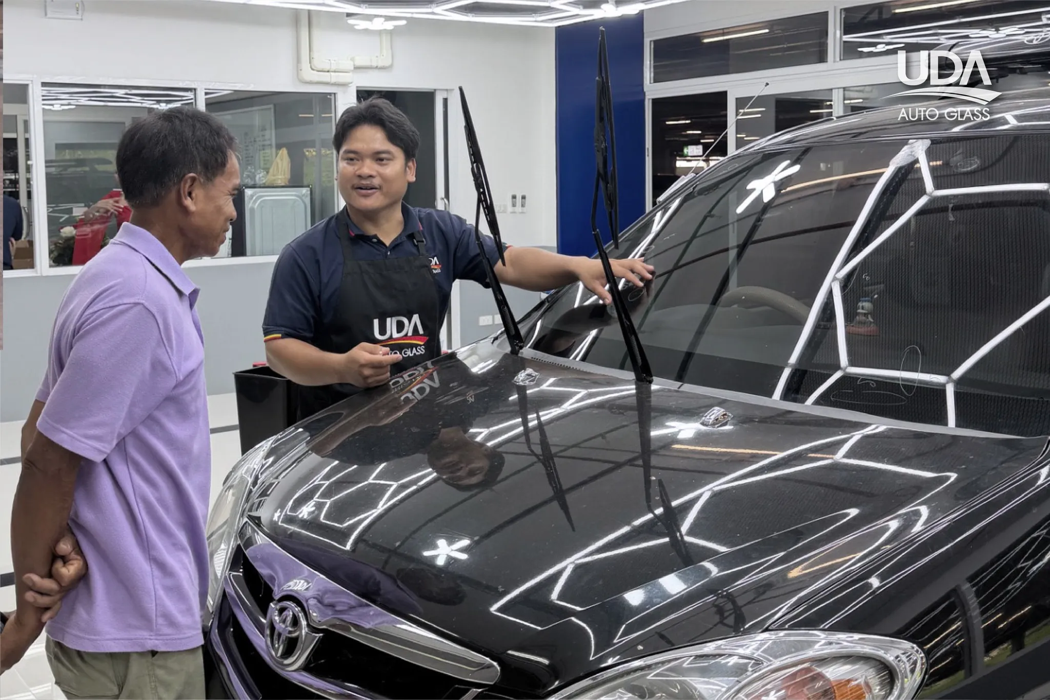 UDA เพชรบุรี ให้ข้อมูลลูกค้าก่อนการซ่อมกระจกรถยนต์